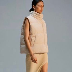 BDG NWT M Cream UO Corrine Puffer Vest UO